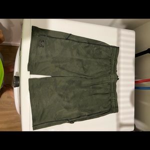 Under armour olive green camo style heat gear size xl